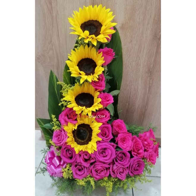 Arreglo girasol con rosas, flores para cumpleaños 
