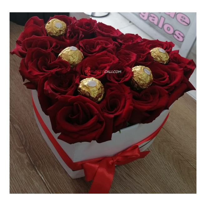Corazon amor con chocolates, flores san valentin 