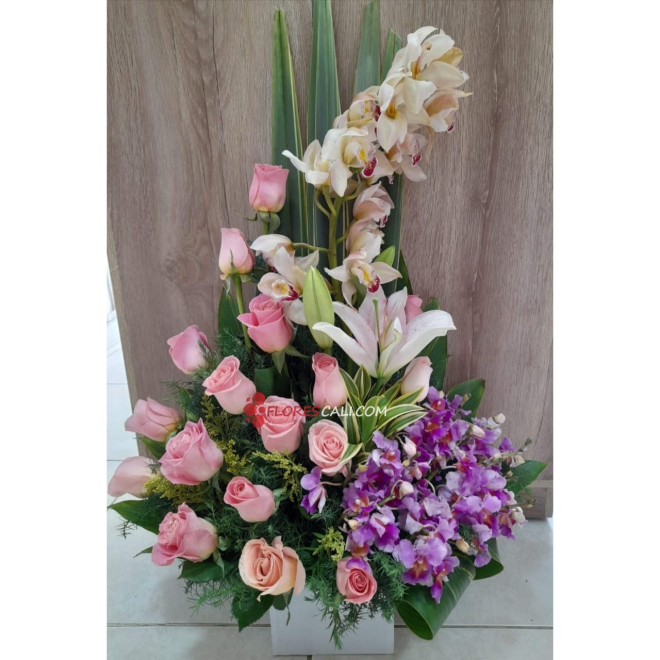 Rosas Rosadas Orquideas lirios 