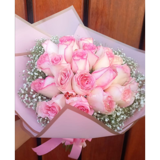 Bouquet rosado con perla floristeria en cali