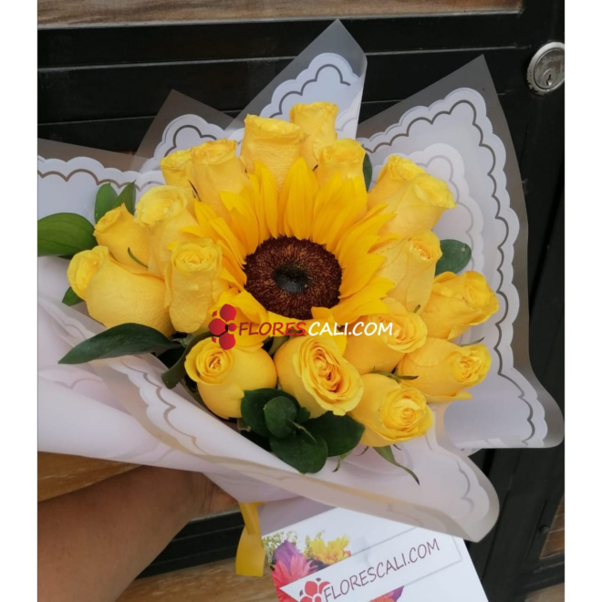 Bouquet de rosas amarillas y girasol en cali