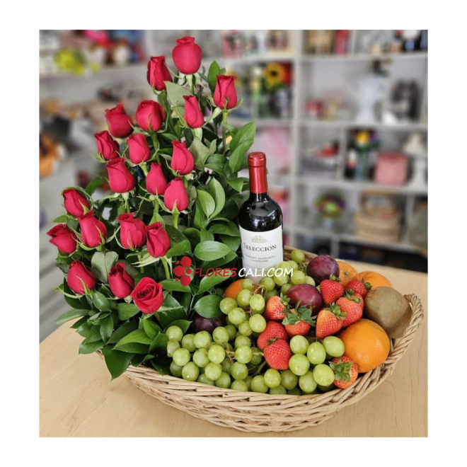 Canasta imponente de frutas con rosas floristeria en cali