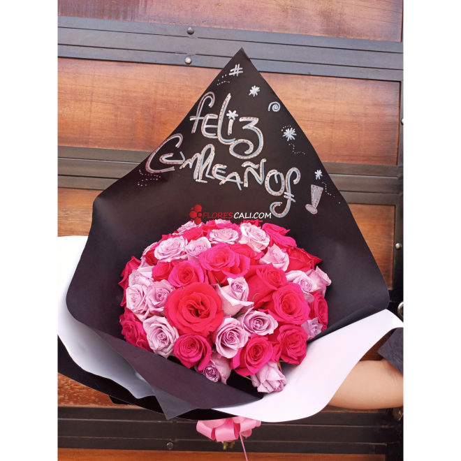 Bouquet de cumpleaños rosa fucsia y mora en leche cali 