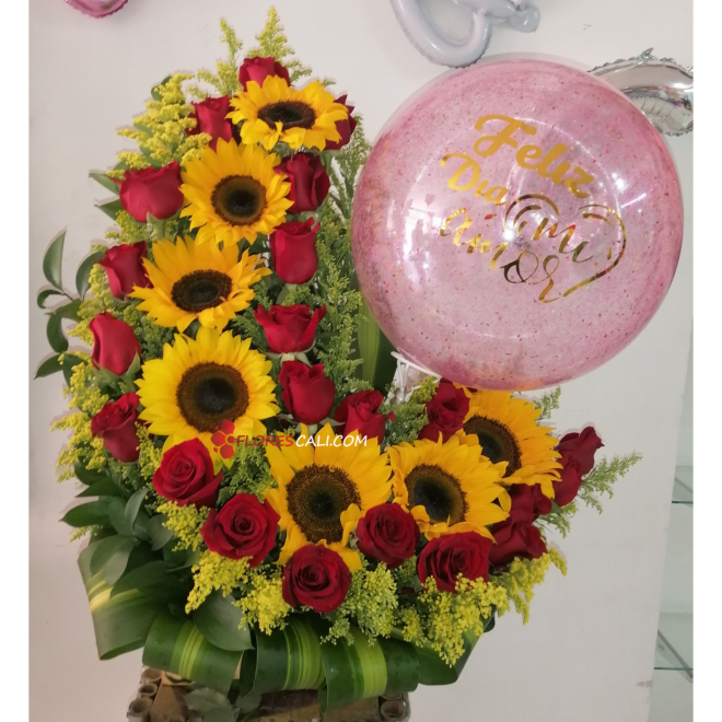 Arreglo media luna rosas y girasoles dia de la madre cali