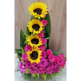 Arreglo girasol con rosas, flores para cumpleaños 
