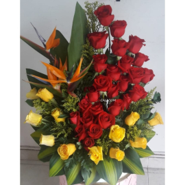 Arreglo curva de rosas, flores regalo aniversario