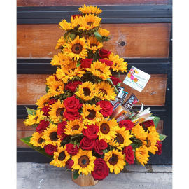 Arreglo de Rosas Grande Con girasoles rosas Rosas y Chocolates en Cali