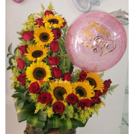 Arreglo media luna rosas y girasoles dia de la madre cali